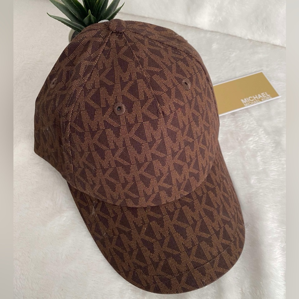 ❤️SALE❤️✨🆕✨Brand New Michael Kors Signature Hat